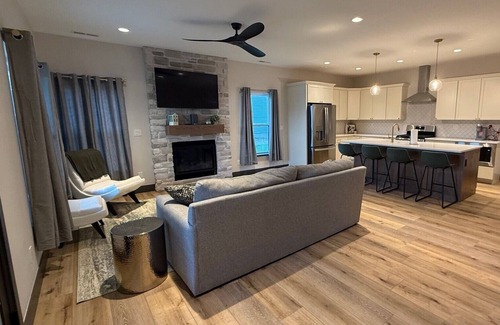 Ely House | Charming 2-bedroom 2 bath townhome with WiFi, AC in peaceful Ely
