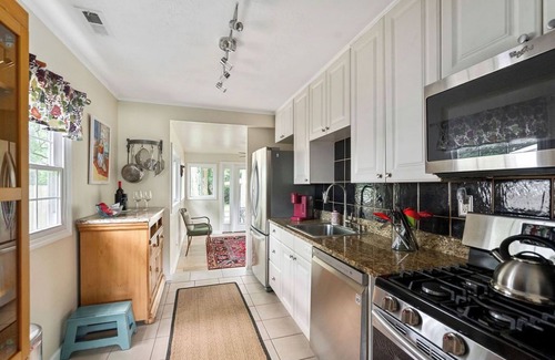 Aiken House | Charming 2-bedroom/2 bath house near Bruce’s Field & downtown Aiken.