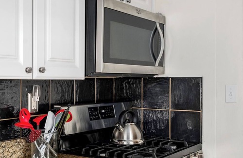 Aiken House | Charming 2-bedroom/2 bath house near Bruce’s Field & downtown Aiken.