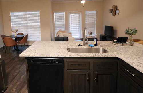 Sweetbriar Apartment | Charming 2 bedroom, 2 bath apartment