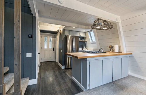 Truckee House | Charming 2-bedroom A Frame house in Tahoe Donner