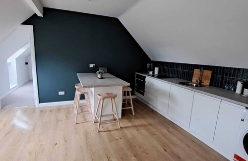 Blackwater Apartment | Charming 2-bedroom apartment in Blackwater with WiFi