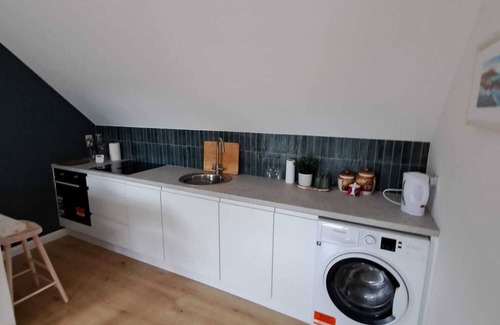 Blackwater Apartment | Charming 2-bedroom apartment in Blackwater with WiFi