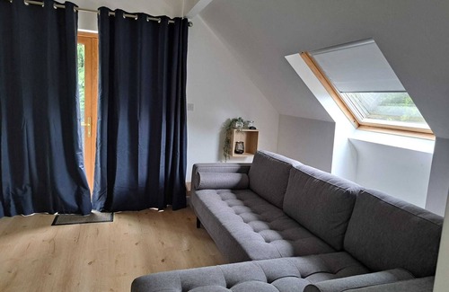 Blackwater Apartment | Charming 2-bedroom apartment in Blackwater with WiFi