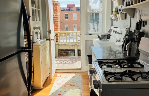 Old Town Alexandria Apartment | Charming 2-bedroom apartment in the heart of Old Town, Alexandria