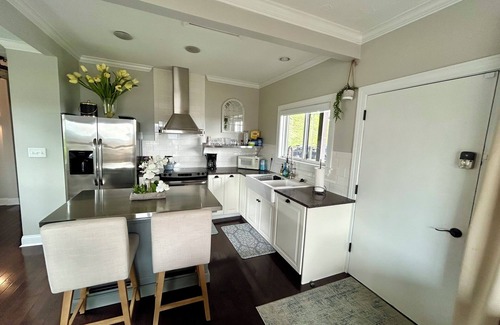 Mount Adams Apartment | Charming 2-bedroom apartment in Cincinnati w free parking & a tandem driveway.