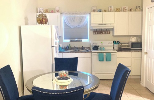 Rosita South Apartment | Charming 2-bedroom apartment a stone’s’ throw away from best casino in Texas.