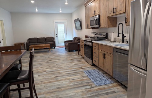 Newcastle Apartment | Charming 2-bedroom apartment with WiFi , AC and Heating in serene Enterprise