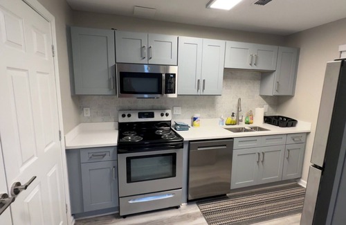 Greensboro Apartment | Charming 2-bedroom apartment with WiFi, AC in pleasant Greensboro