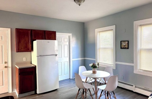 Smith Hill Apartment | Charming 2-bedroom apartment with WiFi and AC in serene Providence