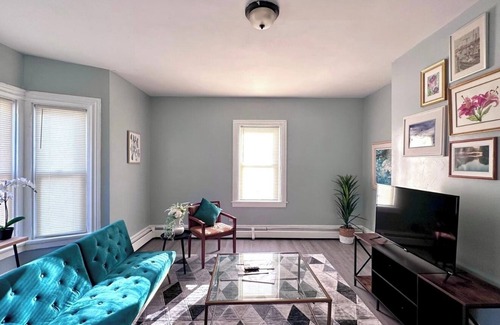 Smith Hill Apartment | Charming 2-bedroom apartment with WiFi and AC in serene Providence