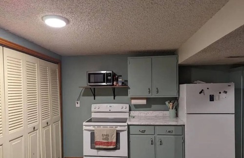 Rapid City Apartment | Charming 2-bedroom apartment with WiFi, AC in fabulous Rapid City