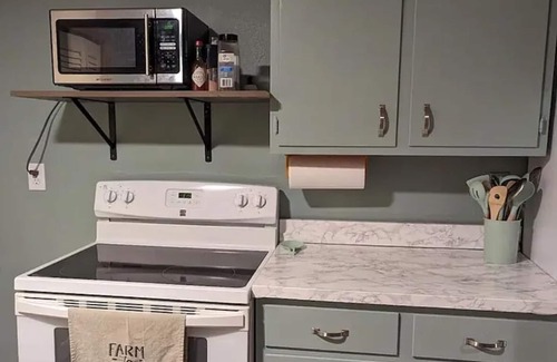Rapid City Apartment | Charming 2-bedroom apartment with WiFi, AC in fabulous Rapid City