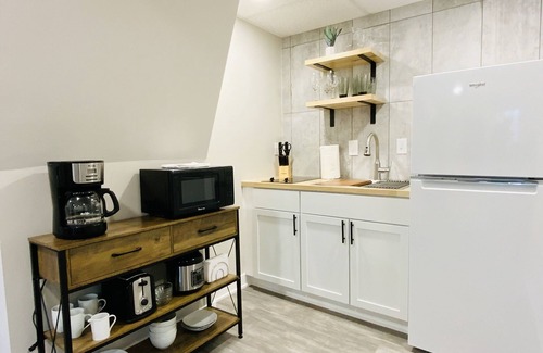 Valparaiso Apartment | Charming 2 Bedroom Apt. Close to Valparaiso University Short-Term Stay