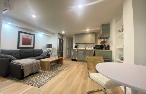Near Northeast Apartment | Charming 2-bedroom apartment with AC, WiFi in brilliant Washington