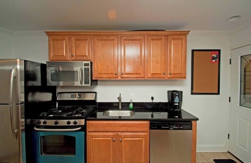 Le Droit Park Apartment | Charming 2-bedroom apartment in Bloomingdale Northwest DC