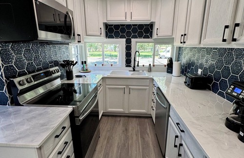 Montrose House | Charming 2-bedroom Adobe with WiFi, AC in Downtown Montrose