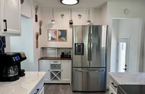 Montrose House | Charming 2-bedroom Adobe with WiFi, AC in Downtown Montrose