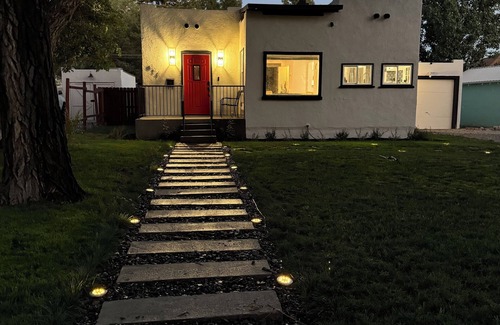 Montrose House | Charming 2-bedroom Adobe with WiFi, AC in Downtown Montrose