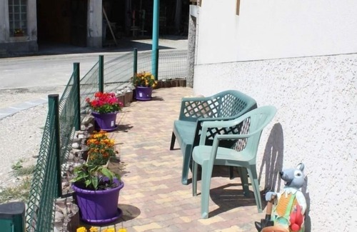 Hagecourt Cottage | Charming 2-Bedroom Apartment with Veranda, Terrace, and Modern Amenities