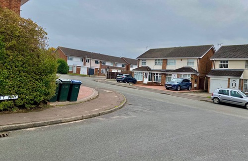 Wyken Apartment | Charming 2-bedroom apartment in Walsgrave Coventry with own entrance and garden