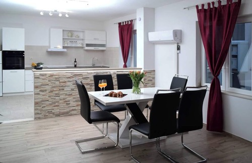 Gorica Apartment | Charming 2-bedroom apartment with WiFi, AC in enchanting Dubrovnik