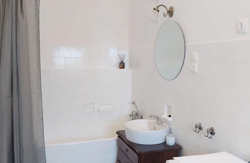 Keszthely Apartment | Charming 2-bedroom apartment in lovely Keszthely with WiFi, washing machine