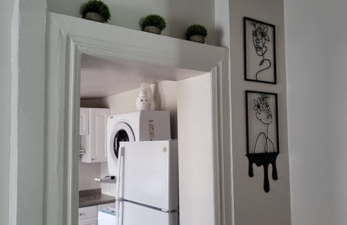 Hamilton District Apartment | Charming 2-bedroom apartment with WiFi, AC in serene Allentown