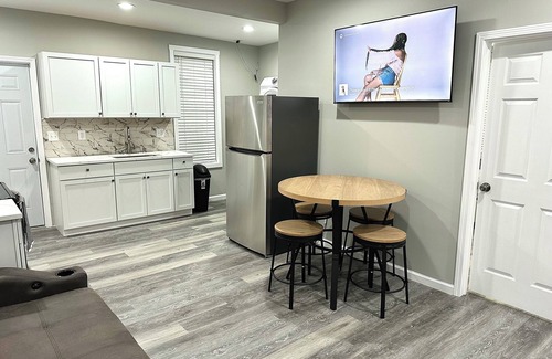 Baltimore Apartment | Charming 2-bedroom apartment in cool Baltimore with AC, WiFi