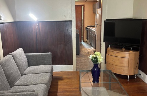 North Cambridge Apartment | Charming 2-bedroom apartment in Cambridge with AC near Harvard Tufts porter sq