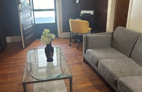 North Cambridge Apartment | Charming 2-bedroom apartment in Cambridge with AC near Harvard Tufts porter sq