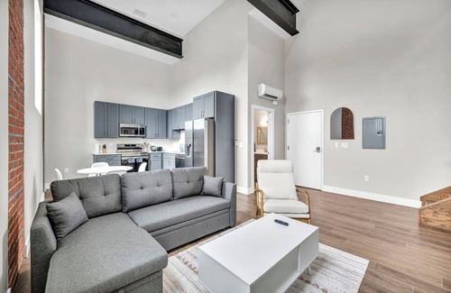 Cleveland Apartment | Charming 2-bedroom apartment in brilliant Cleveland with AC, WiFi