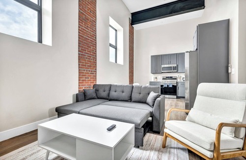 Cleveland Apartment | Charming 2-bedroom apartment in brilliant Cleveland with AC, WiFi
