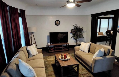 Cleveland Apartment | Charming 2-bedroom apartment with AC; near hospitals and Case Western