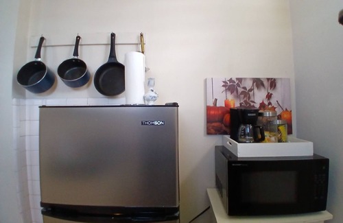Rio Piedras Apartment | Charming 2-bedroom apartment in delightful San Juan with AC, WiFi.