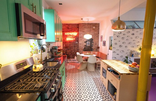 Columbia Street Waterfront District Apartment | Charming 2-bedroom apartment in fabulous Red Hook, Brooklyn with WiFi and a yard