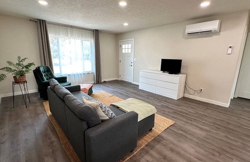Grant County Apartment | Charming 2-bedroom apartment with WiFi, AC in amazing Dayville