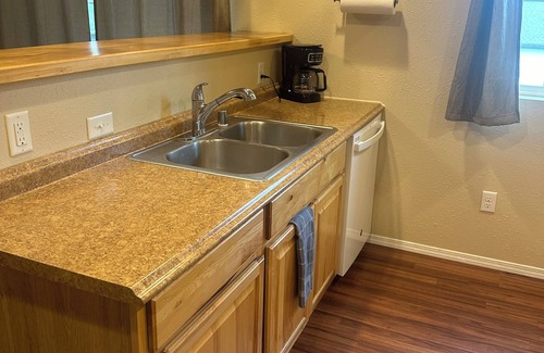 Franklin to the Fort Apartment | Charming 2-bedroom apartment with AC, WiFi in marvelous Missoula