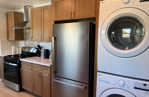 North Central Apartment | Charming 2-bedroom apartment with WiFi and AC in wonderful Pasadena