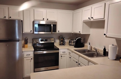 St. Cloud Apartment | Charming 2-bedroom apartment near SCSU with WiFi, AC in delightful St. Cloud!