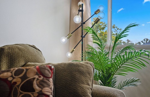 St. Cloud Apartment | Charming 2-bedroom apartment near SCSU with WiFi, AC in delightful St. Cloud!