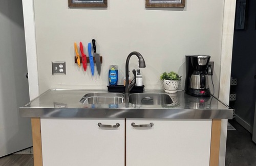 Westside Apartment | Charming 2-bedroom apartment with WiFi and AC in Tipp Hill, Syracuse.