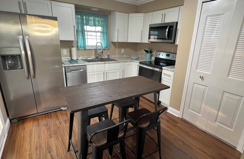 Wartburg Apartment | Charming 2-bedroom apartment in lovely Wartburg. Close to Hiking & Kayaking