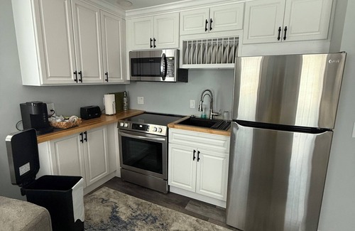 Westerly House | Charming 2-bedroom apartment in brilliant Westerly with AC, WiFi