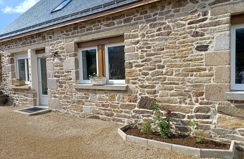 Camors Apartment | Charming 2-bedroom apartment, gardens, WiFi, AC in lovely Camors, Brittany.