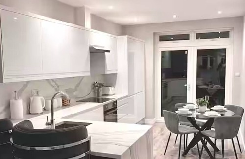 Palmers Green Apartment | Charming 2-bedroom apartment with WiFi in London