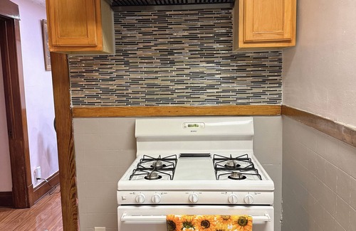 Buffalo Apartment | Charming 2-bedroom apartment with AC, WiFi in lovely Buffalo