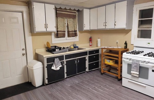 Buffalo Apartment | Charming 2-bedroom apartment near the Niagara River off of Niagara Ave