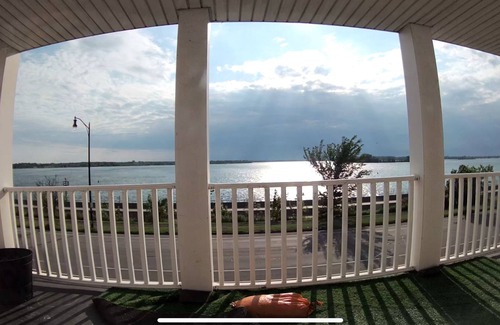 Buffalo Apartment | Charming 2-bedroom apartment in wonderful Buffalo with WiFi, AC
