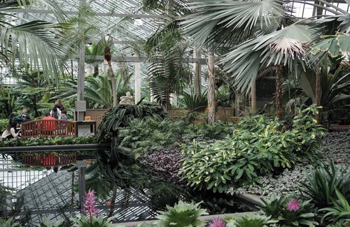 East Garfield Park Apartment | Charming 2-bedroom apartment in hip Chicago